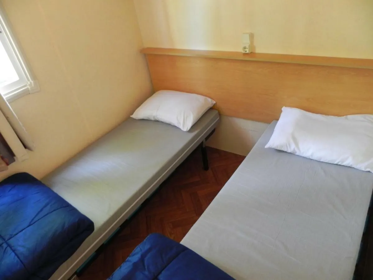 Camping Du Defends Hotel Sault-de-Vaucluse Campsite
